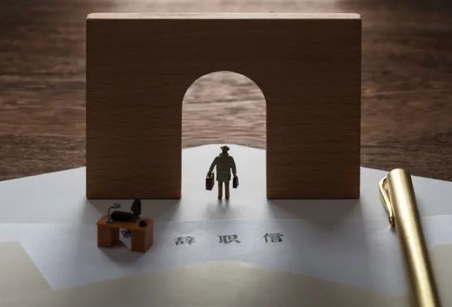 罕见！审核关键期董事长兼总经理官宣辞职旭辉电气上市再生波澜(图1)